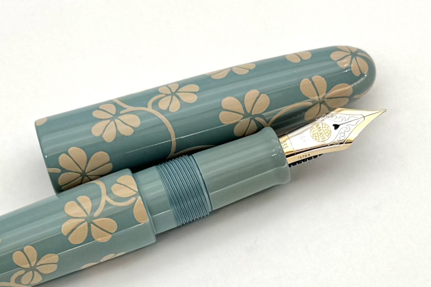 NakayaCigarPortableCloverArabesqueMotifinShiroFP_F